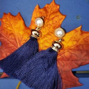 Tassel pearl blue earrings
